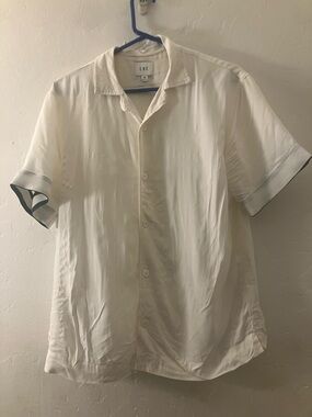 Short-Sleeve Casual Button-Down Shirt in White
